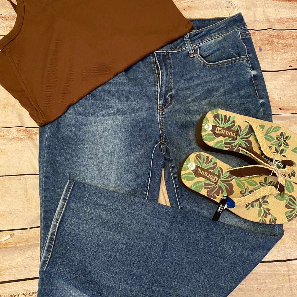 Low rise So bootcut sexy Jeans! IS HERE! Size 17/33W